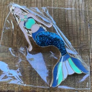 Mermaid pin